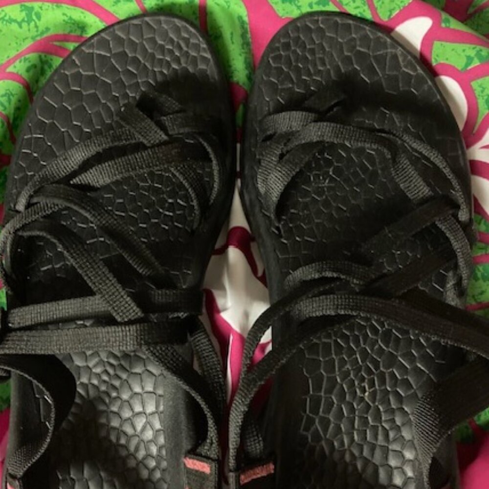 CHACO SLIP IN SANDALS BLACK STRAPPY EXCELLENT CONDITION HAPPY FEET GOOD ALOHA 6M